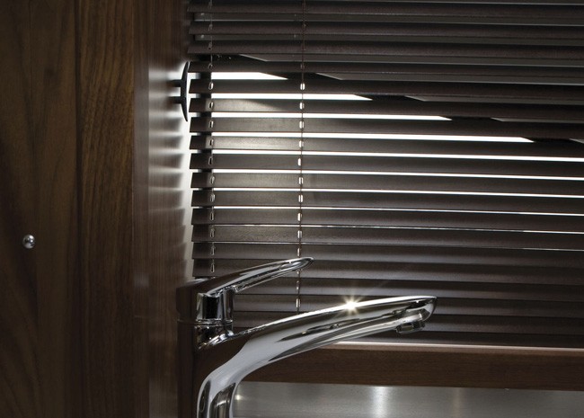02_Wooden_Glossy